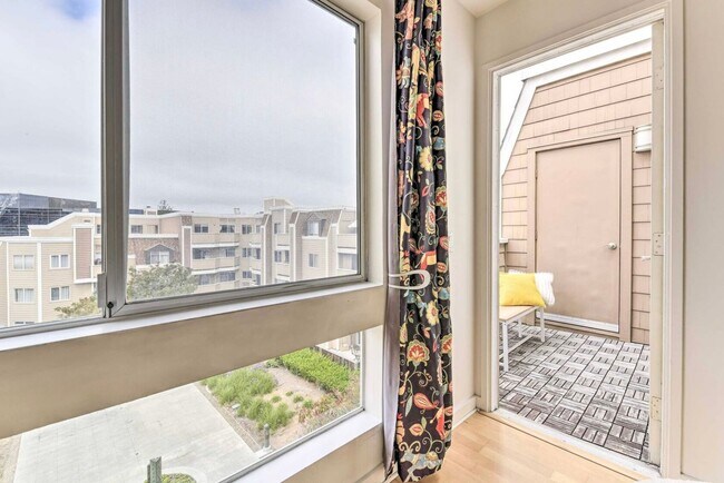 Building Photo - COMING SOON!!! BEAUTIFUL 1BD/1BA CONDO IN EMERYVILLE CA