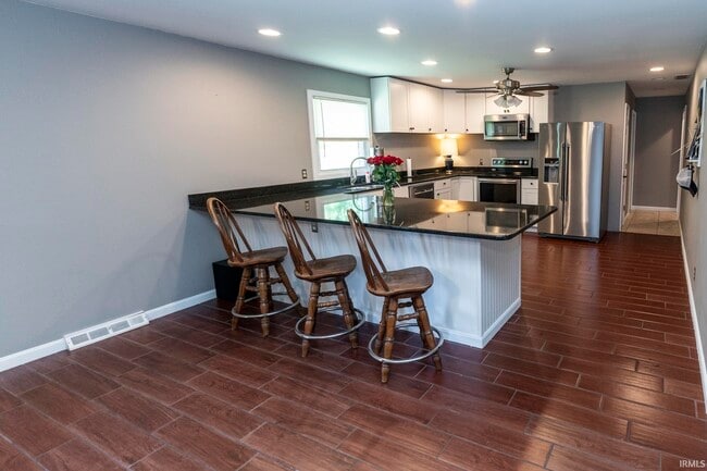 Building Photo - 7122 Woods Dr