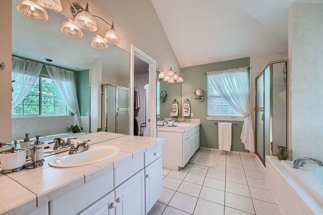 Building Photo - 16352 Parkside Dr