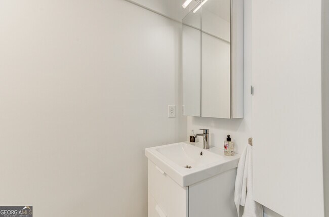 Building Photo - 456 Griffin St NW