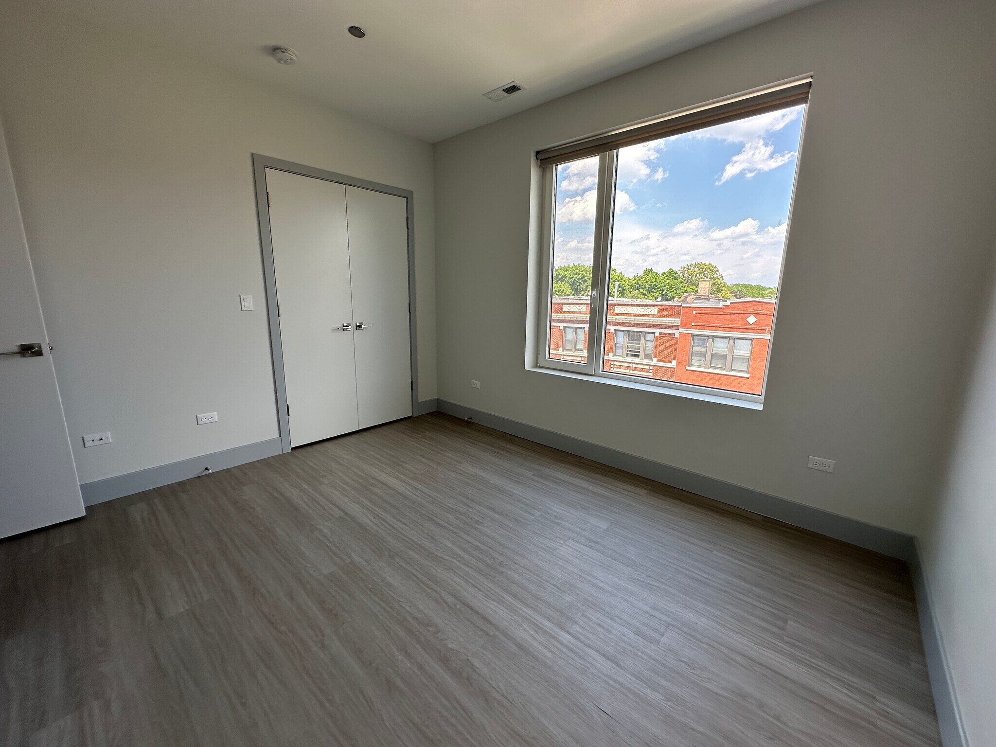 Building Photo - 6355 N Glenwood Ave