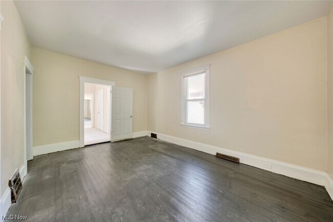 Building Photo - 7507 Batavia Ave