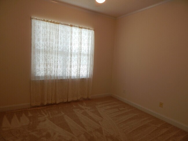 Building Photo - 2109 Elderberry Dr