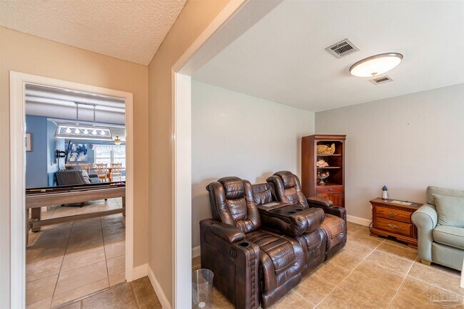 Building Photo - 12164 Longwood Dr