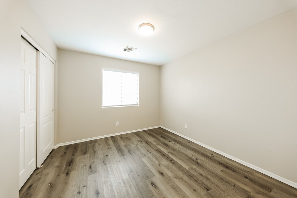 Building Photo - 3252 W Huntington Dr