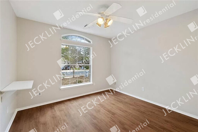 Building Photo - 1208 Dillon Lake Bend