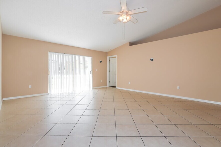 Building Photo - 1237 Alpine Lake Dr