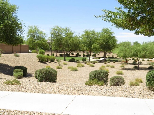 Building Photo - 14551 W Laurel Ln