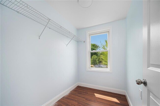 Building Photo - 87 Lyman Ave