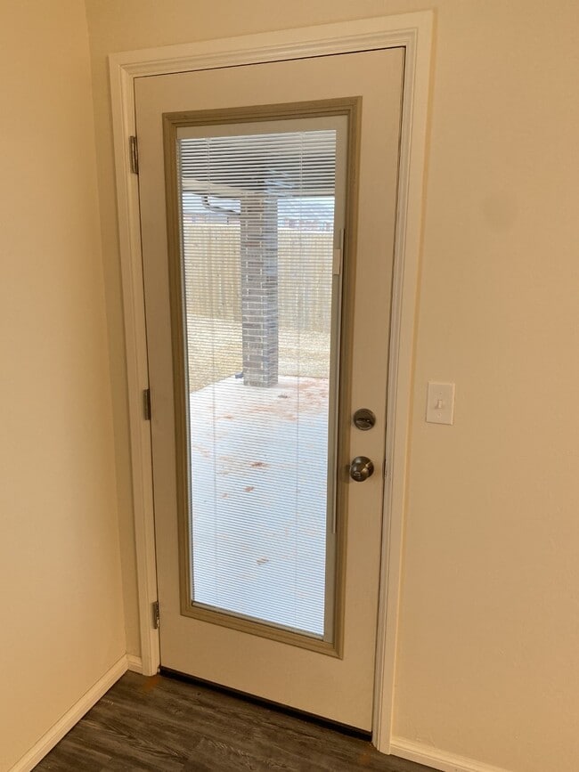 Building Photo - 2424 Alta Vista Ln