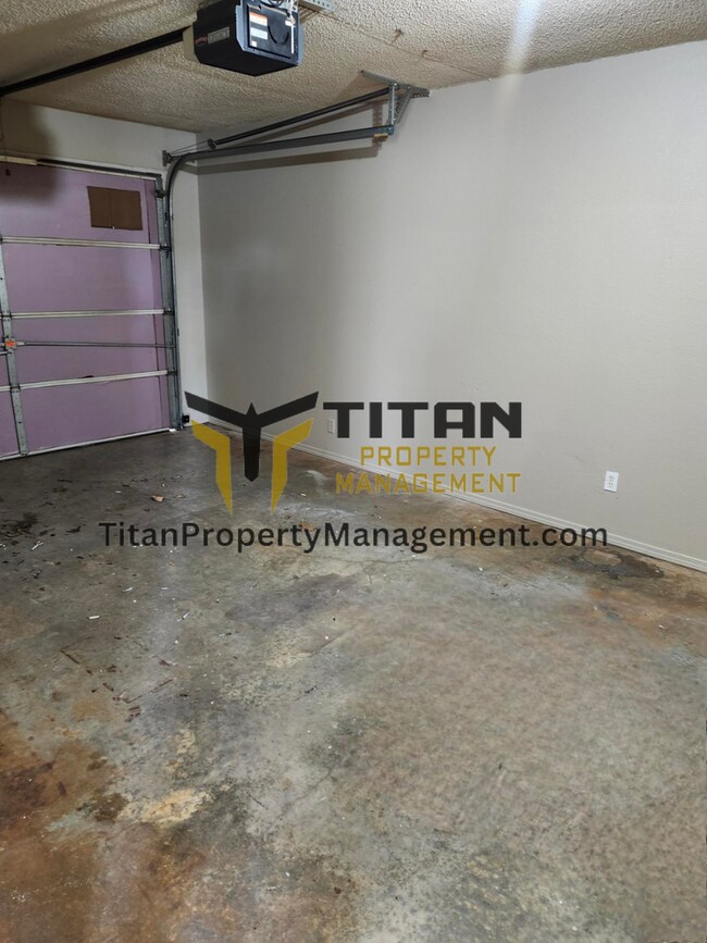 Building Photo - 3b/2b House