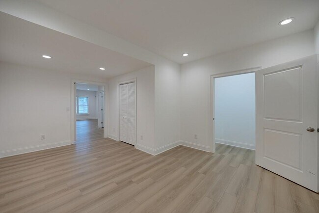 Building Photo - 11760 Stratham Dr