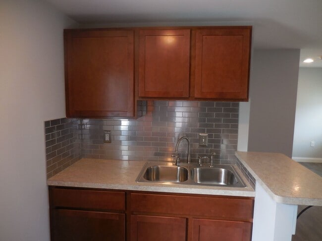 Building Photo - 1159 Say Ave