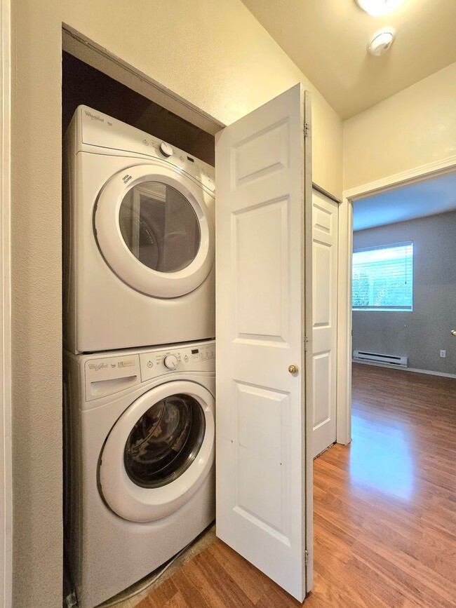 Building Photo - Condo in Brookwood Community in Bothell  Pet Friendly!