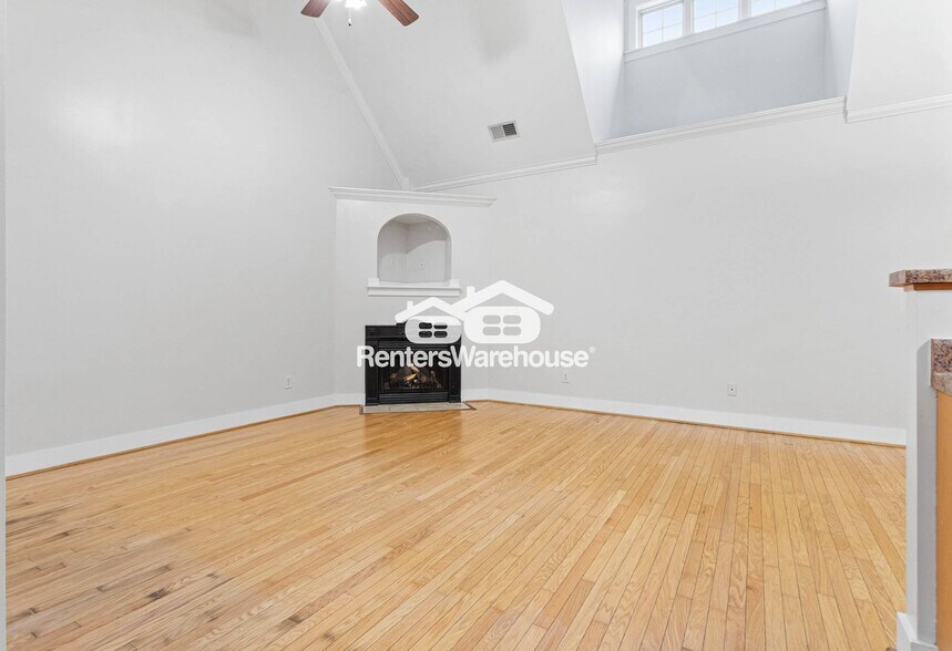 Building Photo - 2070 Rossburg Pl