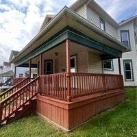 Building Photo - Charming home on West and Forest