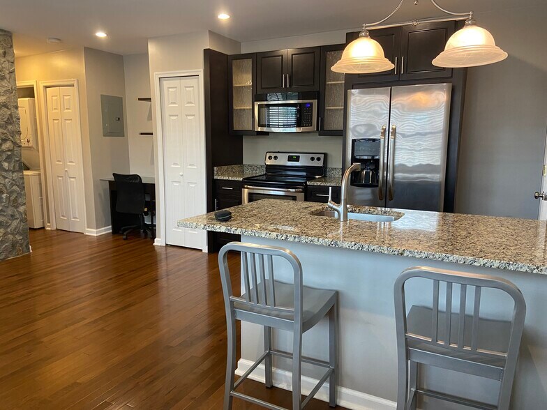 Kitchen and office nook perfect for working from home - 2576 Sherman Ave NW
