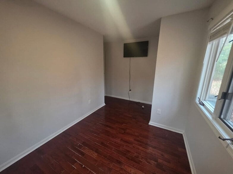 Building Photo - 3120 Creedon Dr