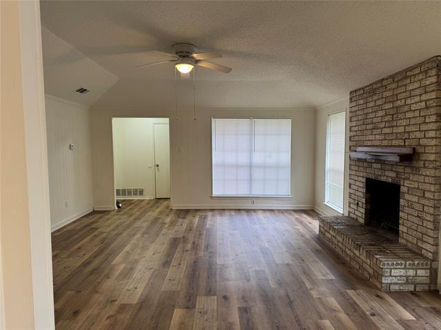 Building Photo - 2217 Woodcreek St