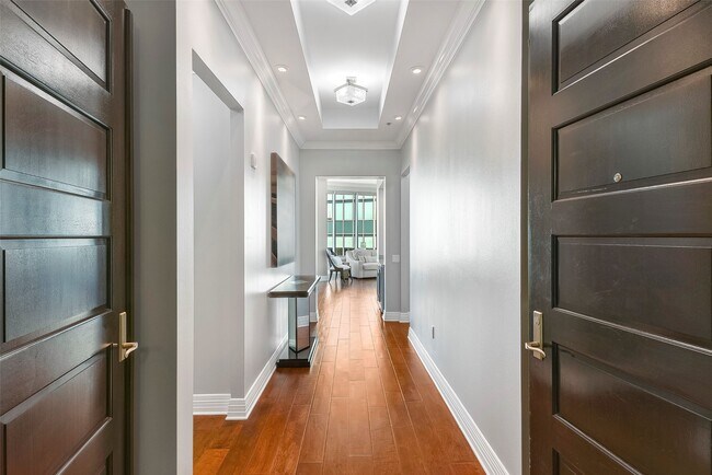 Building Photo - 801 E Beach Dr