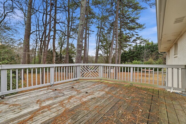 Building Photo - Renovated Home in the Heart of Brookhaven