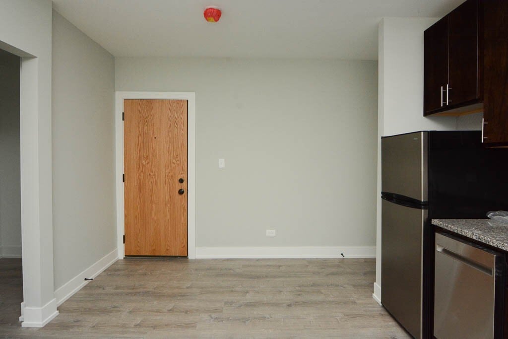 Building Photo - 432.5 W Belden Ave
