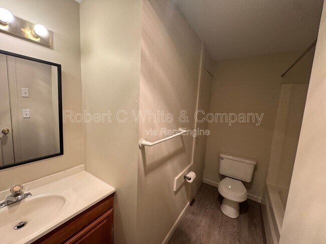 Building Photo - 195 Burgundy Hill Ln