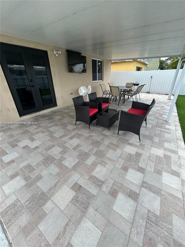 Building Photo - 3 bedroom in Miami Gardens FL 33054