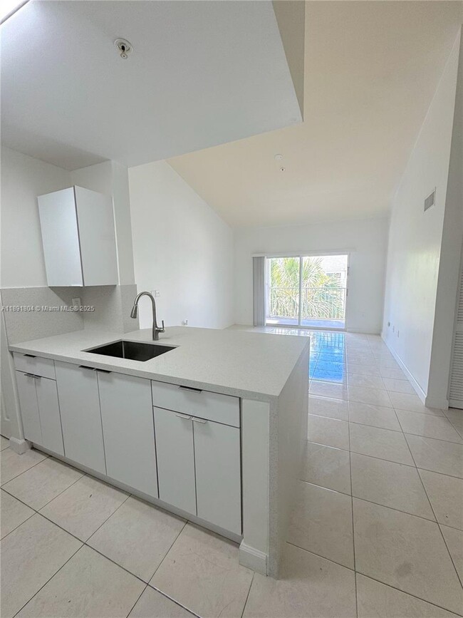 Building Photo - 620 SW 111th Ave