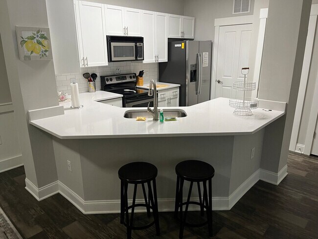 Building Photo - 8601 Lenten Rose Ct