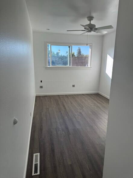 Building Photo - 4373 Hoen Ave