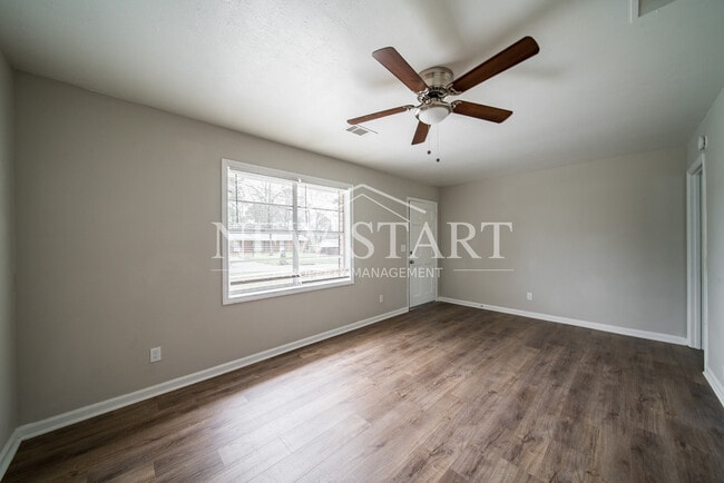 Building Photo - 1417 Celeste Dr
