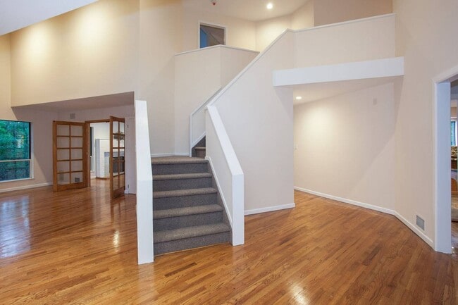 Building Photo - 12 N Ridge Rd