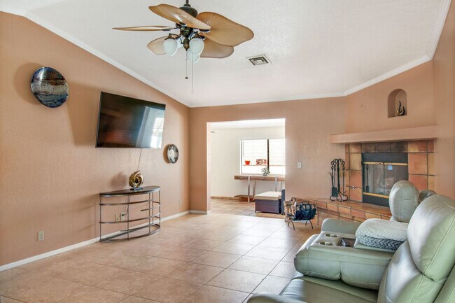 Building Photo - 212 Coral Dr