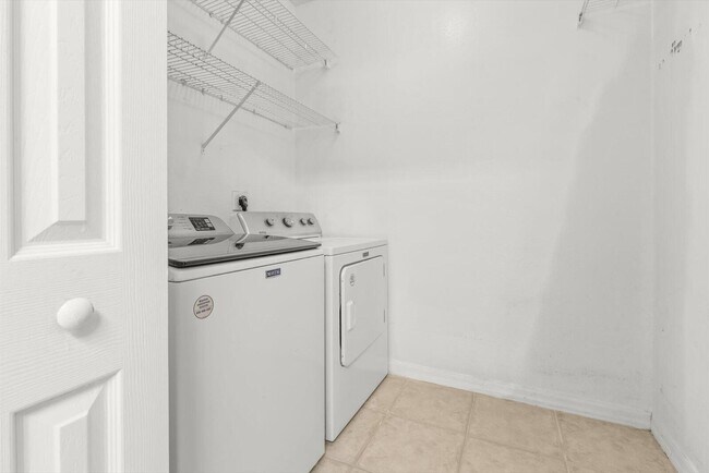 Building Photo - 559 SE Prescott Pl