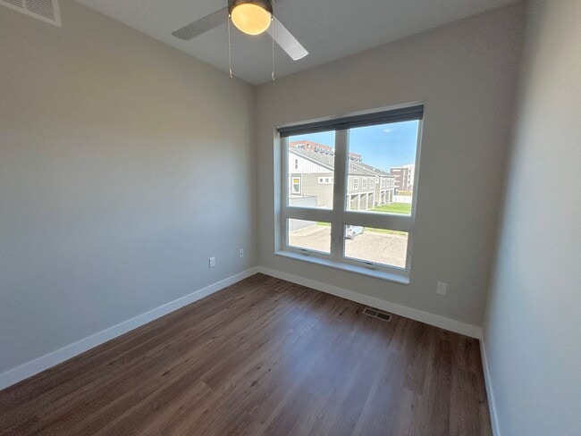 Building Photo - ONE MONTH FREE ON 12-MONTH LEASE!