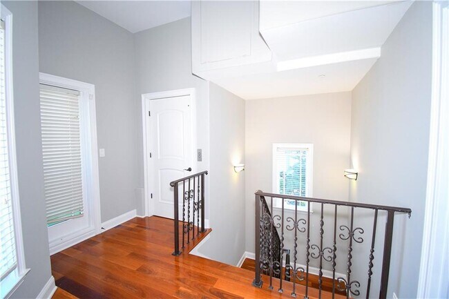 Building Photo - 4 Prichard Way NE