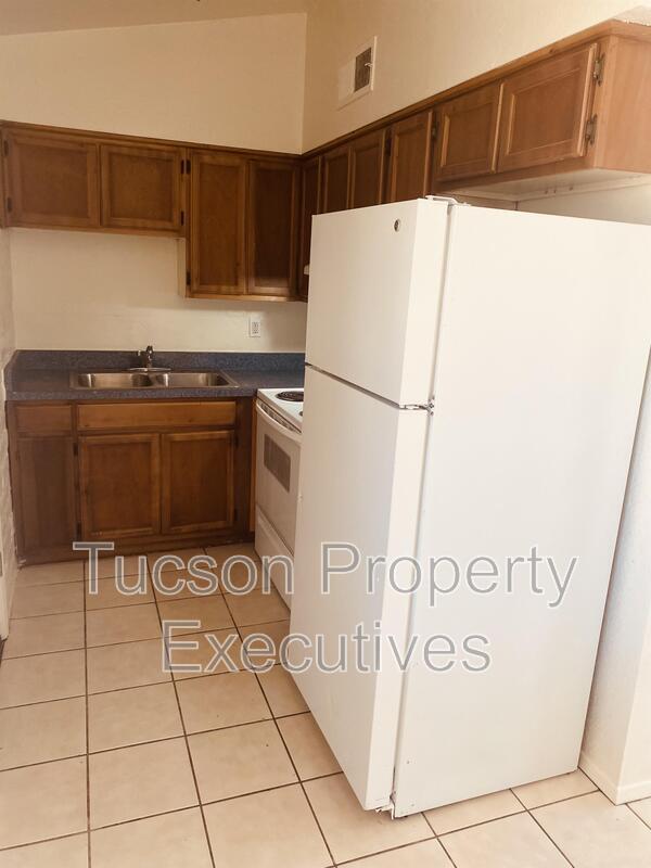 Building Photo - 5760 S Park Ave