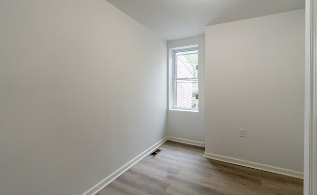 Building Photo - Point Breeze Beauty