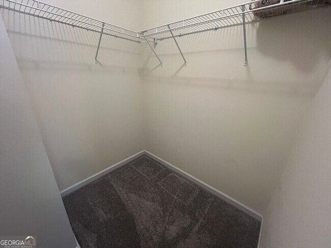 Building Photo - 165 Craines View