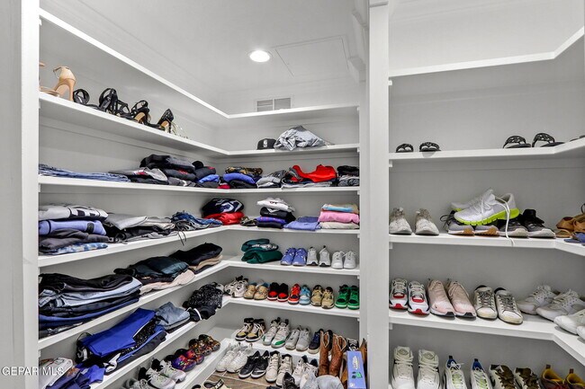 Building Photo - 1316 Hookridge Dr