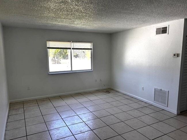 Building Photo - 1833 Blossom Terrace