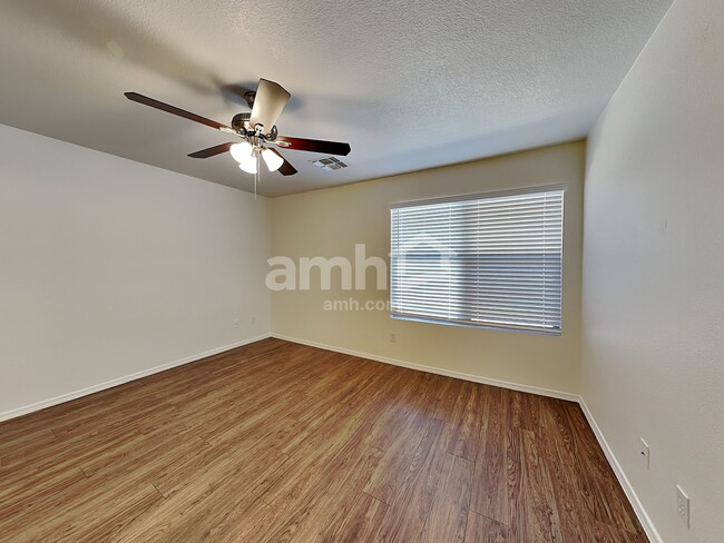 Building Photo - 16400 N Lasso Dr