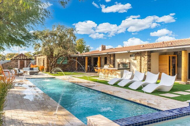 Building Photo - 4129 E Palo Verde Dr