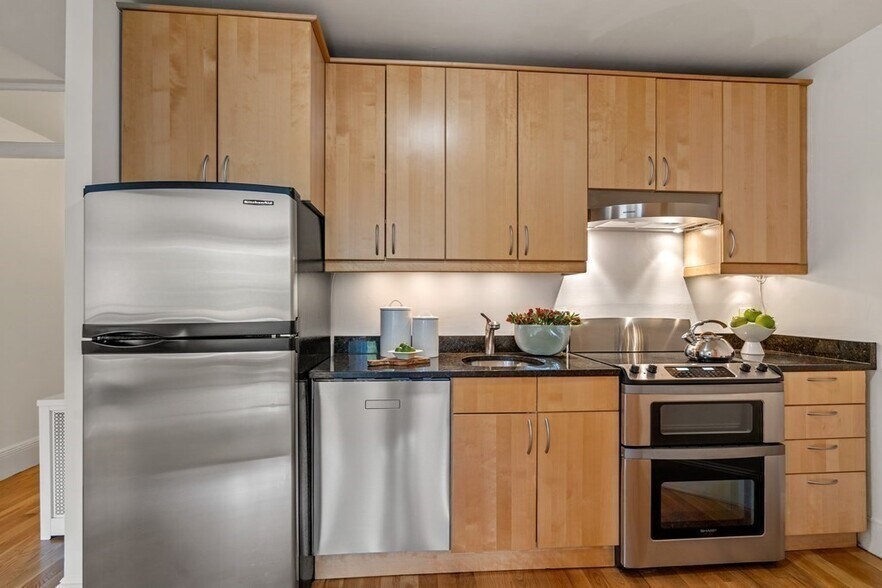 Building Photo - 481 Beacon St