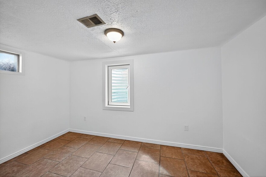 Building Photo - 9302 W Louisiana Ave