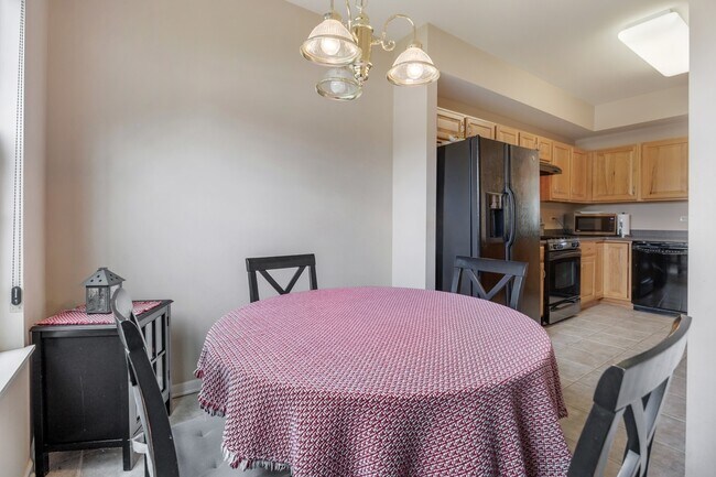 Building Photo - 12452 Wedgemere Dr