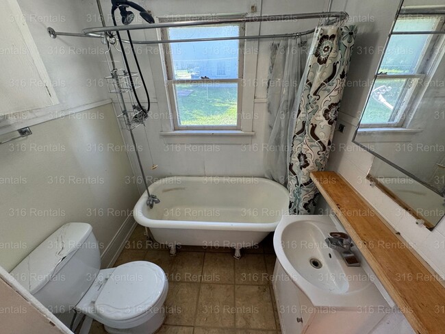 Building Photo - $850- 2 bed 1 bath - Single Family Home
