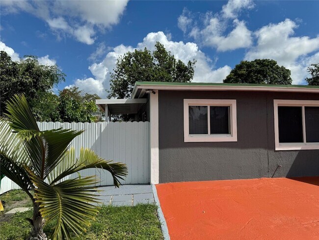 Building Photo - 6471 SW 27th Street