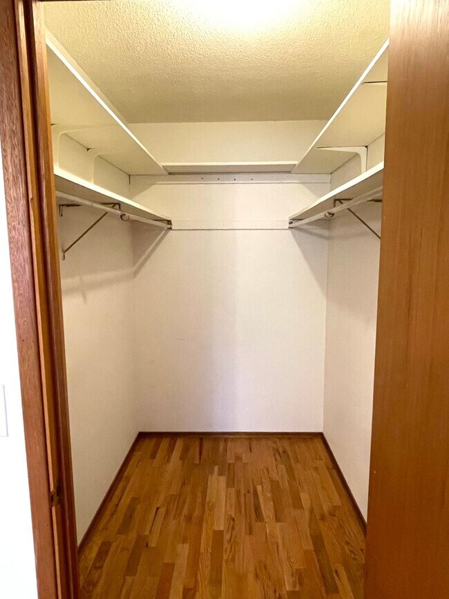 Building Photo - Peaceful 55+ Living | 2 Bed, 1 Bath Apartment with Golf Course Views — Kennewick, WA